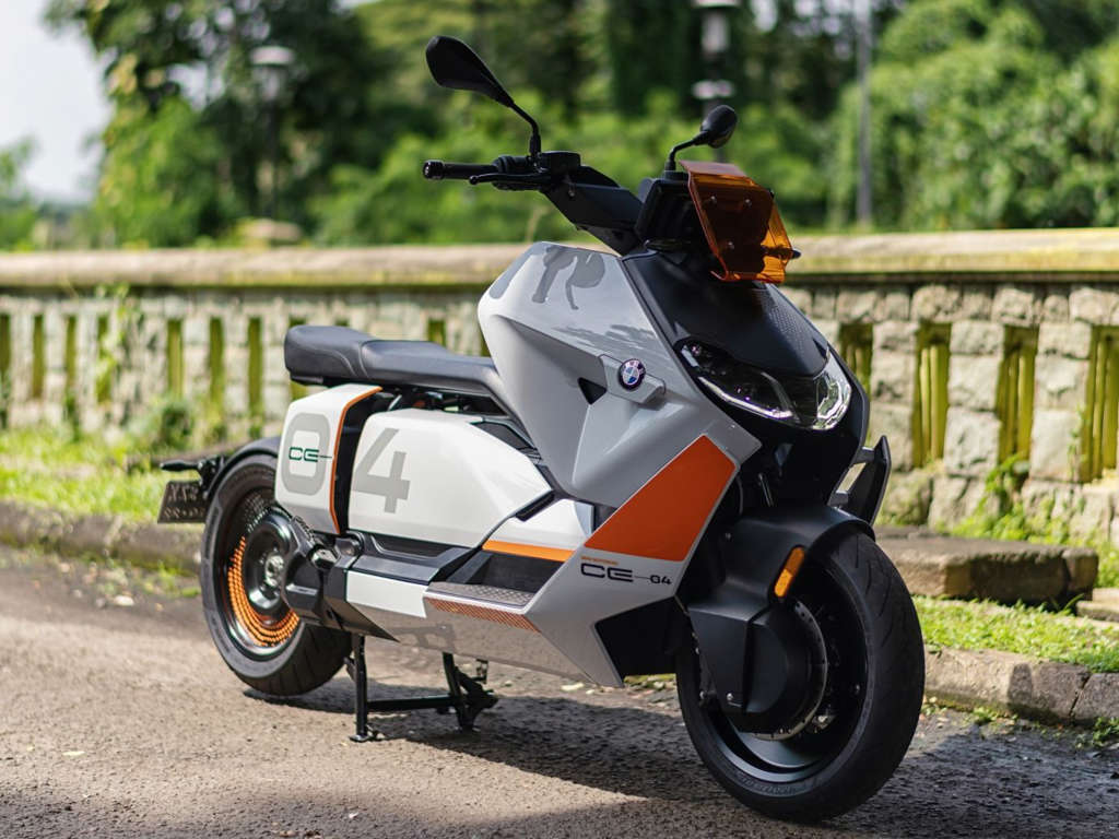 BMW CE-04 Mulai Dipasarkan di Indonesia, Spesifikasinya Gahar, Siapkan Duit Rp380 Jutaan